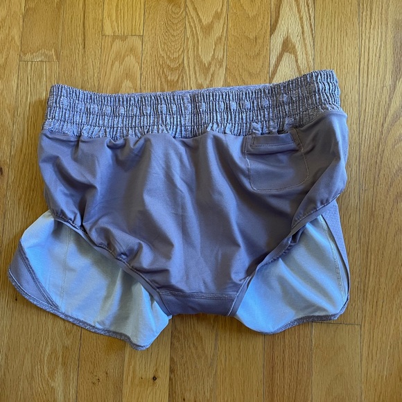 Lululemon High-Waisted 2.5” Hotty Hot Shorts - Picture 6 of 7